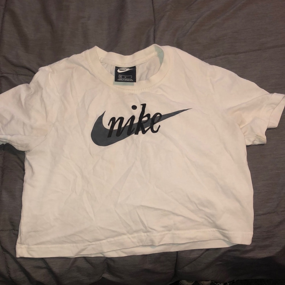 women’s nike crop top tee